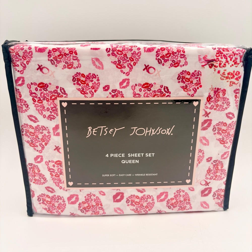 Betsey‎ Johnson Queen 4 Piece Sheet Set Pink Red Hearts Lipstick Kisses XOXO